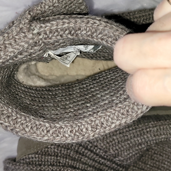 UGG Cardy # 5649 soft brown knit with Ugg wooden 2 button boots. Size 5 - Picture 15 of 16